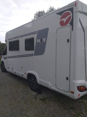 Pilote P 696 D Evidence