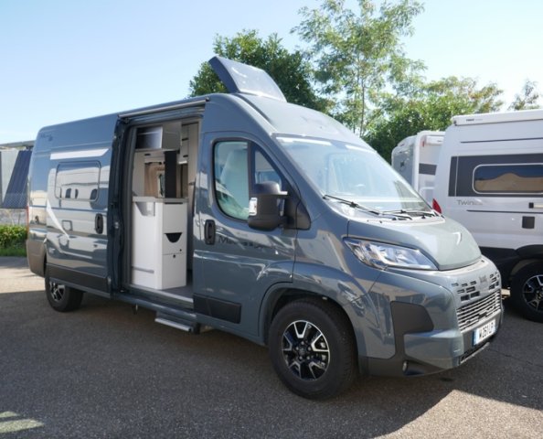 Mc Louis Menfys Van 3 Signature