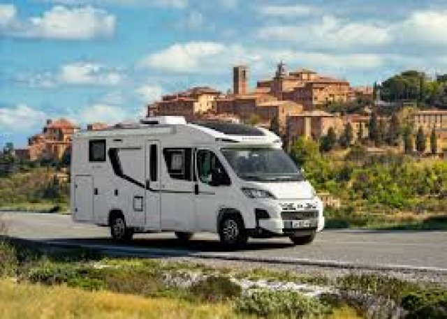 Adria Compact Select DC
