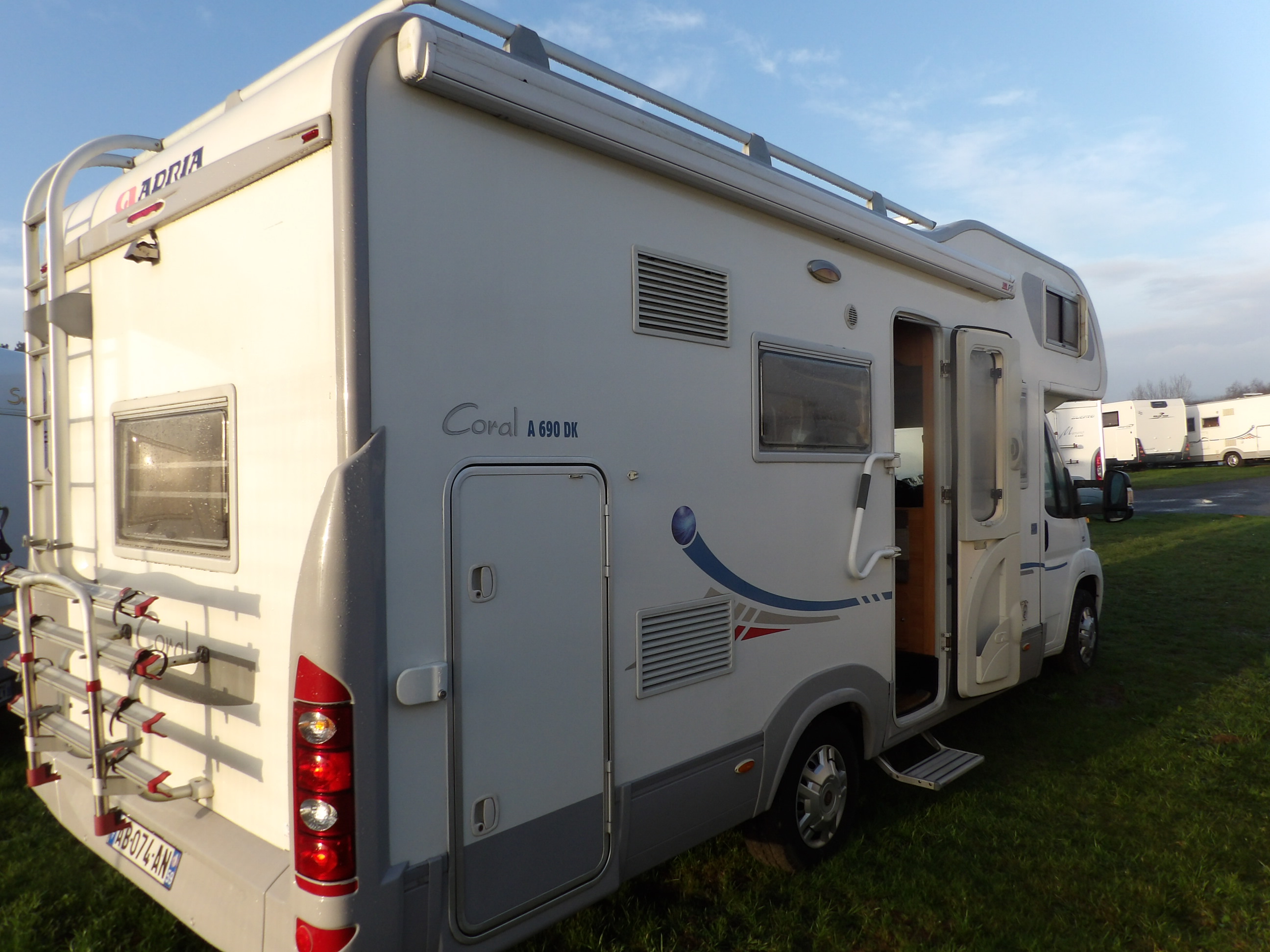 Adria 690 Dk occasion, porteur Fiat 2.3 jtd 130 cv - Camping-car à ...