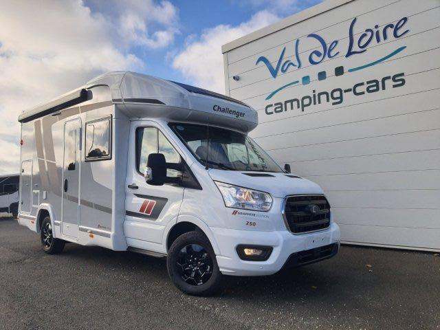 Challenger 250 graphite edition