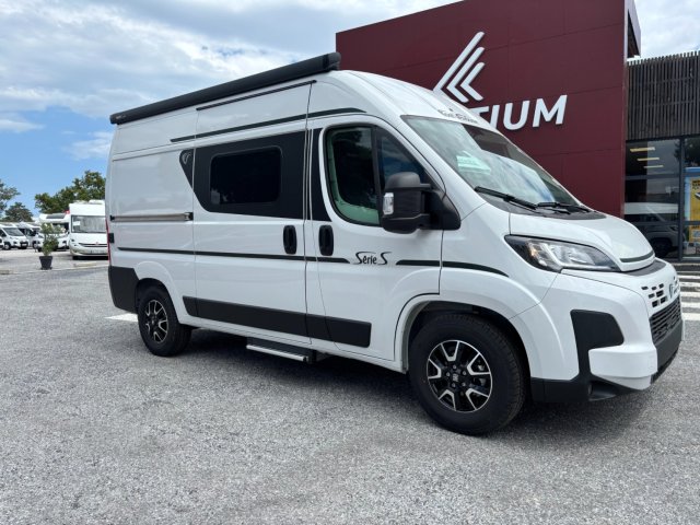 Font Vendome Rando Camp RANDOCAMP SERIE S