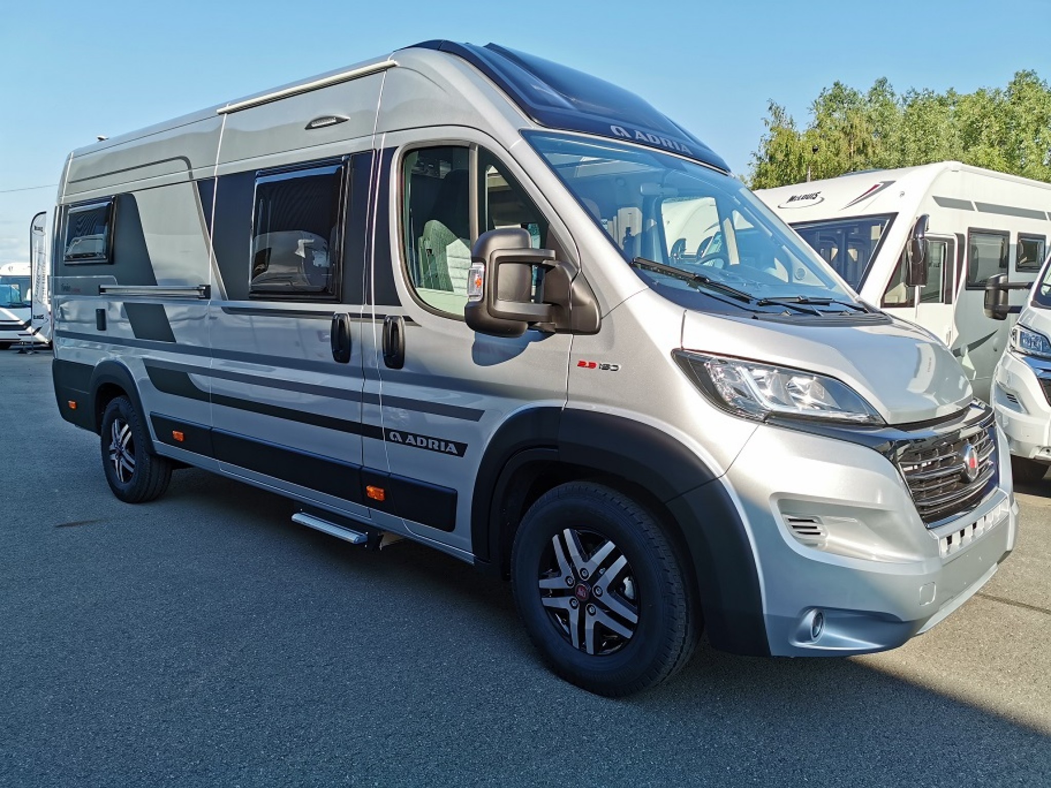 Adria Twin 640 Slb Supreme neuf, porteur Fiat 2.3 litres 150 cv