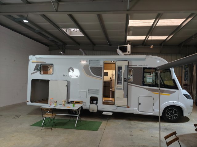 Bavaria Initial I740FGJ Nomade